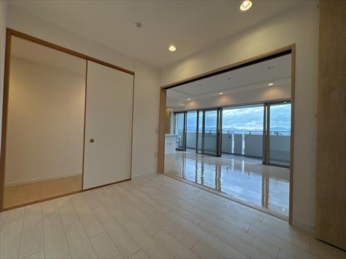 洋室約5帖（リビング側）