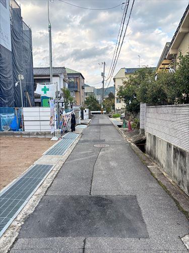 前面道路(2025年11月撮影)