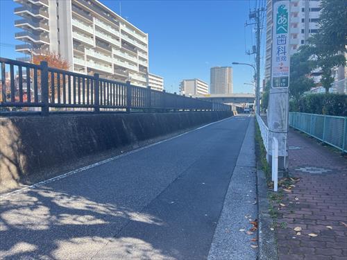 北側前面道路