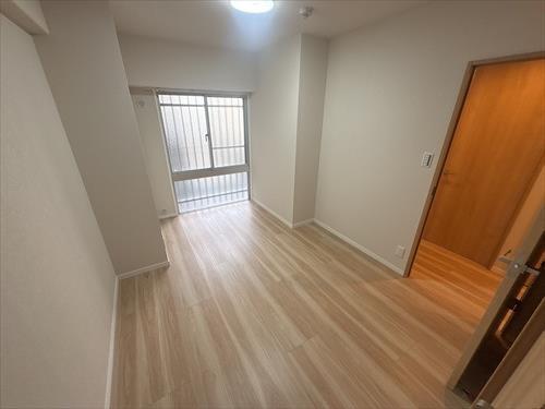 北西側洋室約5.8帖