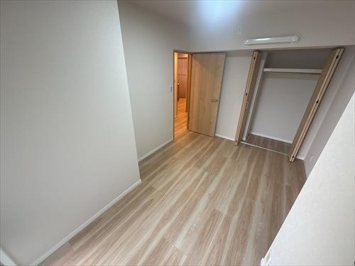 北西側洋室約5.8帖