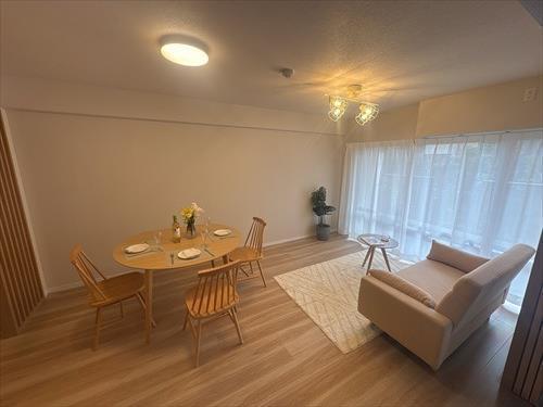 LD約12.8帖＋南西側洋室約6.7帖