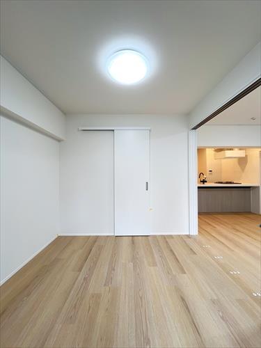 洋室約5.3帖＋LDK約12.5帖