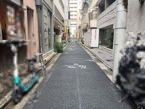 北西側前面道路