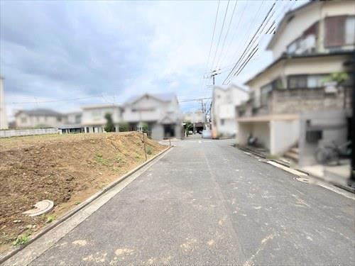 東側前面道路