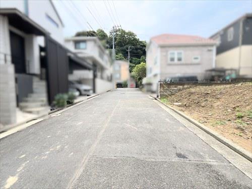 東側前面道路