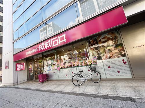 成城石井小伝馬町店(280m)