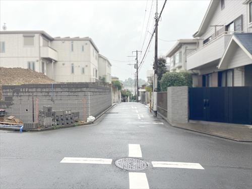 北側道路（物件：左手）