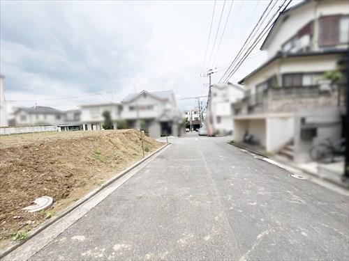 東側前面道路