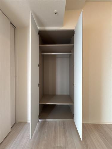 洋室（約5帖）の収納スペース