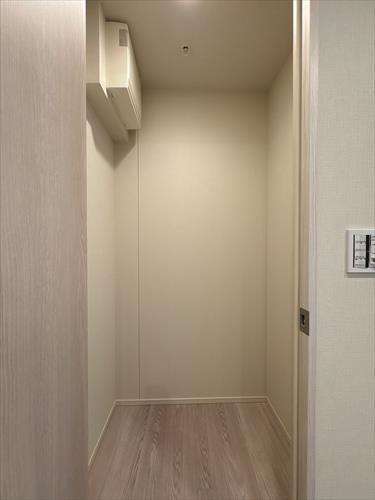 シューズインクローゼット横の収納