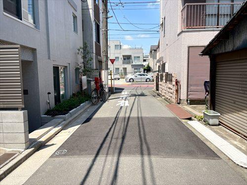 前面道路(物件:左手) 前面道路(物件:左手)