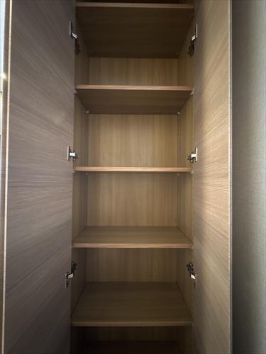 キッチン横の収納スペース