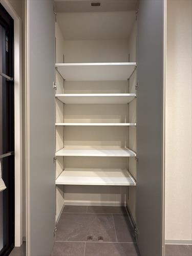 洗面室のリネン庫