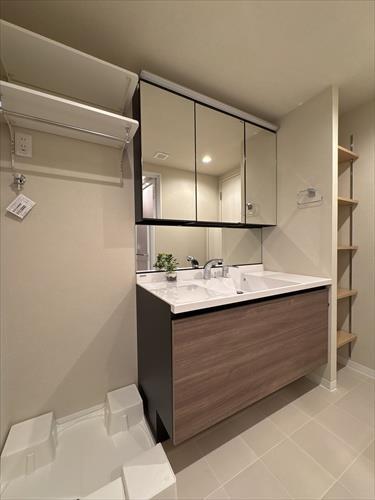 洗面化粧台と洗濯機置き場