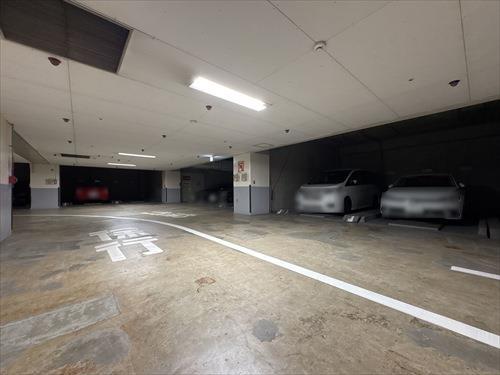 地下駐車場