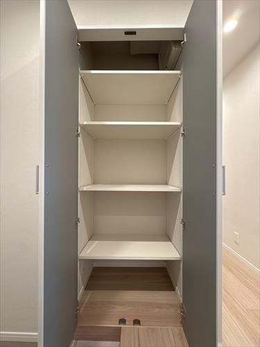 玄関横の収納スペース