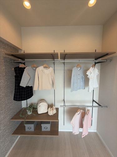 洋室（約5.3帖）収納