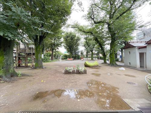 豊島区立雑司が谷一丁目公園 190ｍ