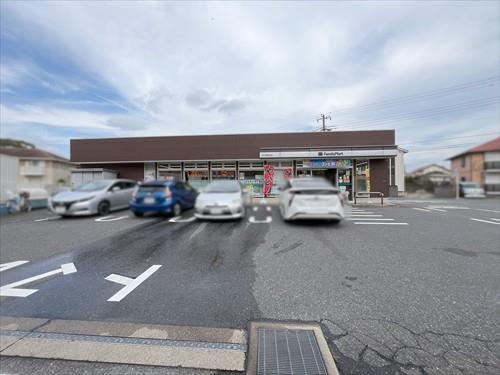 ファミリーマート市川国府台店980m