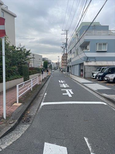 北東側前面道路