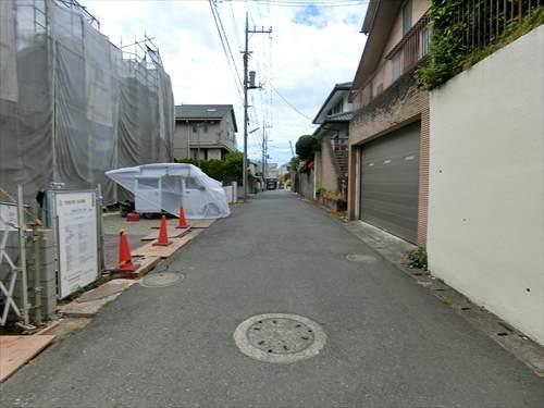 西側前面道路（2026年5月撮影）