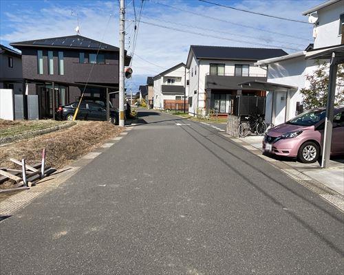 西側前面道路