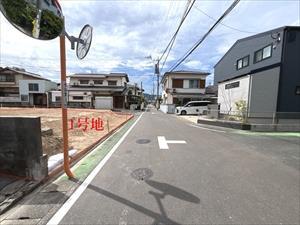 西側前面道路（南側方向）