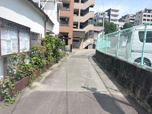 北東側前面道路（北側方向）
