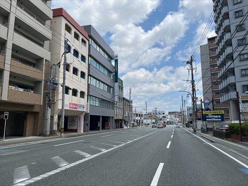 南東側道路