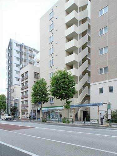 ファミリーマート西早稲田二丁目店 30m