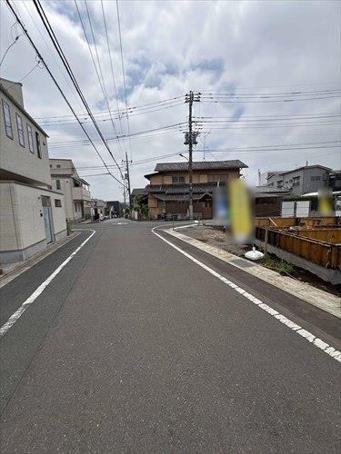北東側前面道路