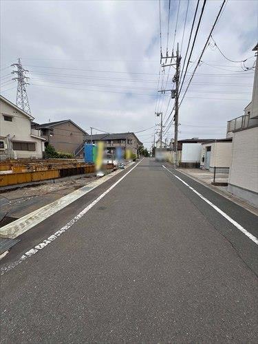 北東側前面道路