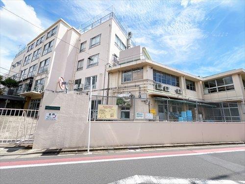 中野区立平和の森小学校(140m)
