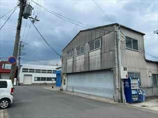 南西側からの外観