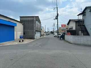 西側前面道路