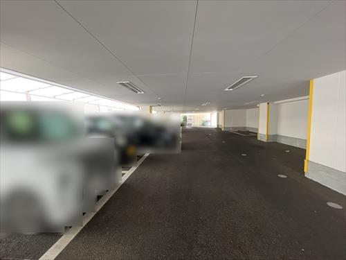 1階駐車場