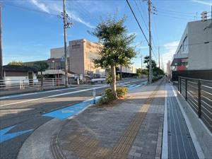 南東側前面道路