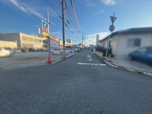 北西側前面道路