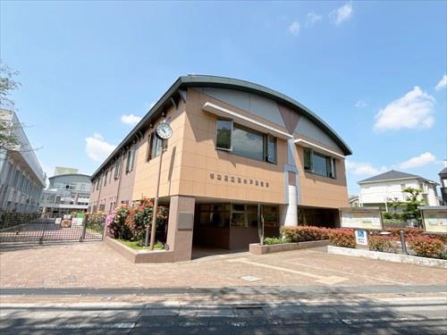 杉並区立高井戸図書館まで920ｍ