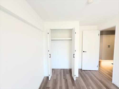 洋室(6.7帖)の収納