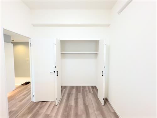 洋室(5.2帖)の収納