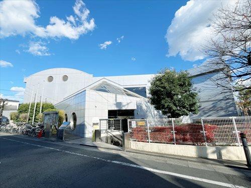 練馬区立南大泉図書館まで1220m