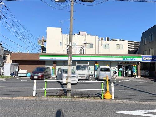 ファミリーマート板橋前野町三丁目420m