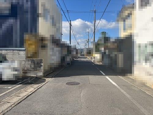 北側前面道路です。(東から西を撮影)