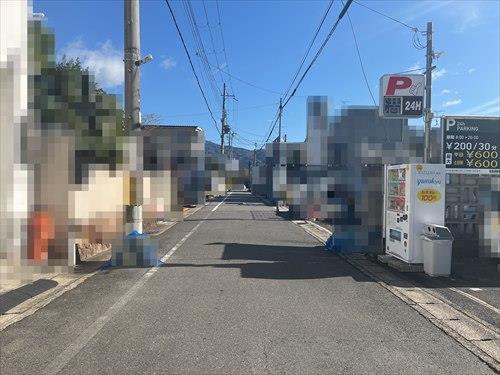 北側前面道路です。(西から東を撮影)