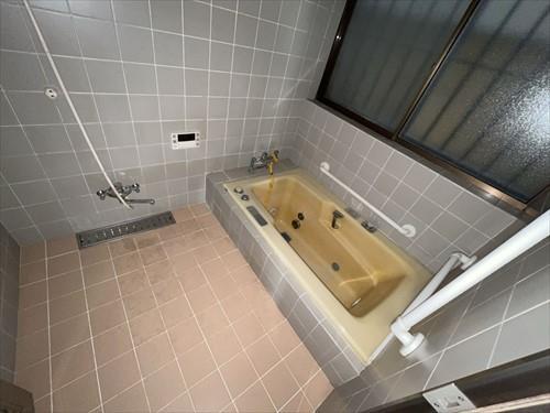 浴室（改装前の状況です。）