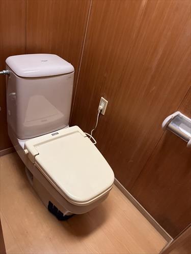 1階トイレ（改装前の状況です。）