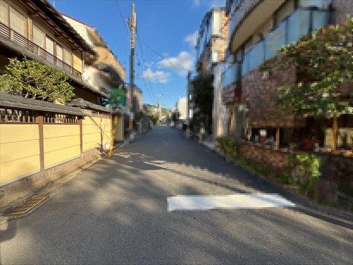 前面道路（南）