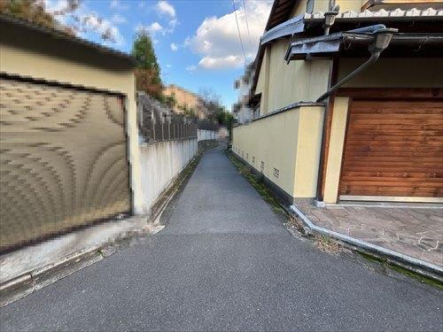 前面道路（北）